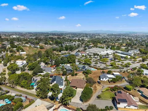 View/Area - 635 Pine Tree Ln, Vista, CA 92081 photo 2 of 9