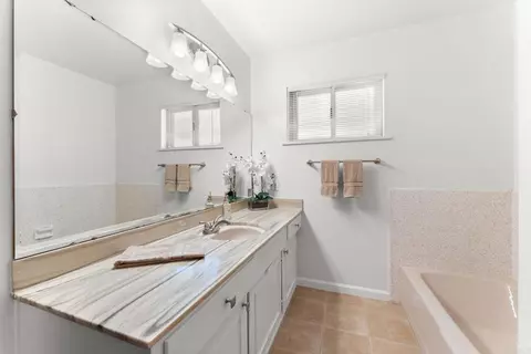 Bath - 635 Pine Tree Ln, Vista, CA 92081 photo 1 of 2