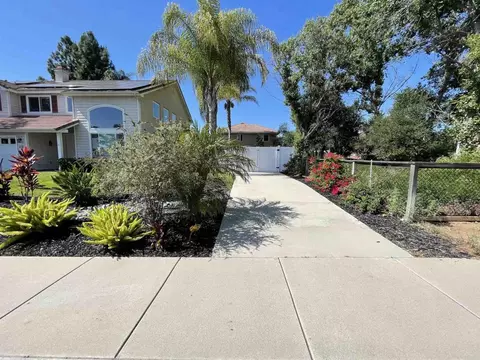 110 Brava Pl, Escondido, CA 92026 photo 2