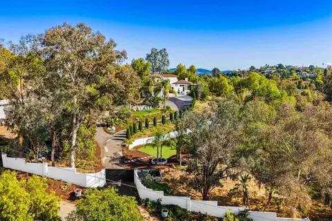 2143 Tierra Verde Rd, Vista, CA 92084