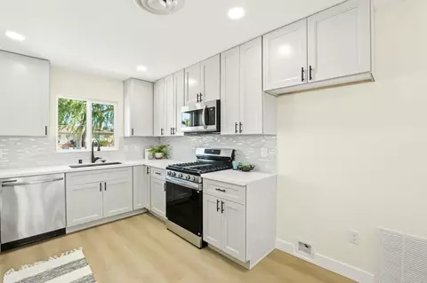 Kitchen - 9422 Pike Rd, Santee, CA 92071 photo 4 of 7