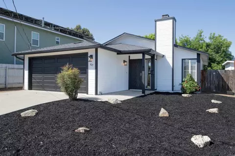 625 10th St, Ramona, CA 92065