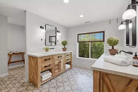 Bath - 560 Rancho Camino, Fallbrook, CA 92028 photo 1 of 4