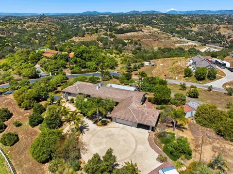 View/Area - 560 Rancho Camino, Fallbrook, CA 92028 photo 2 of 3