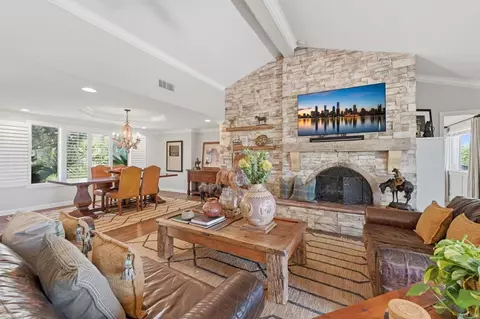 Living - 560 Rancho Camino, Fallbrook, CA 92028 photo 3 of 4
