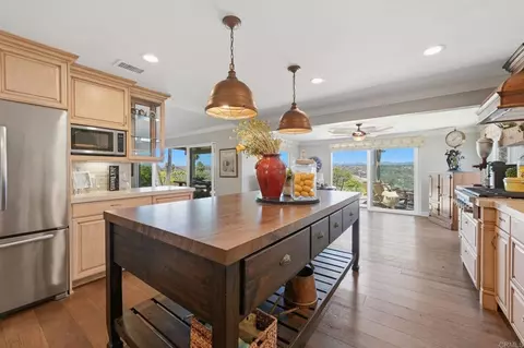 Kitchen - 560 Rancho Camino, Fallbrook, CA 92028 photo 6 of 6