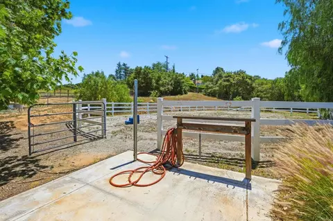 Exterior - 560 Rancho Camino, Fallbrook, CA 92028 photo 21 of 22
