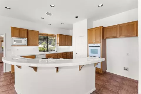Kitchen - 3506 Lancewood Way, Fallbrook, CA 92028 photo 2 of 3