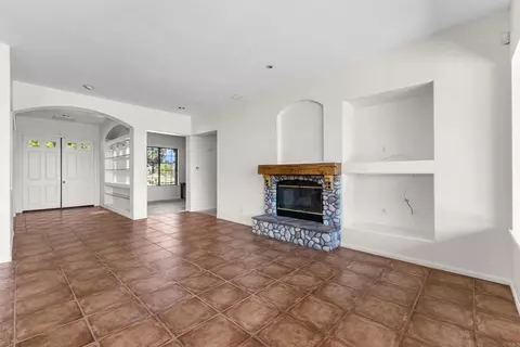 Living - 3506 Lancewood Way, Fallbrook, CA 92028 photo 4 of 5