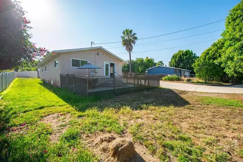 Exterior - 177 Barhaven Ln, Fallbrook, CA 92028 photo 4 of 8
