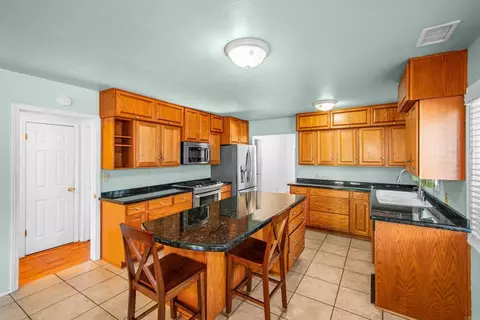 Kitchen - 177 Barhaven Ln, Fallbrook, CA 92028 photo 1 of 3