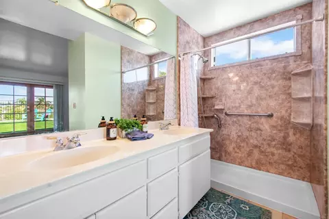 Bath - 5253 Champlain St, Oceanside, CA 92056 photo 1 of 2
