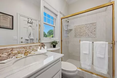 Bath - 4248 Citrus Dr, Fallbrook, CA 92028 photo 5 of 9