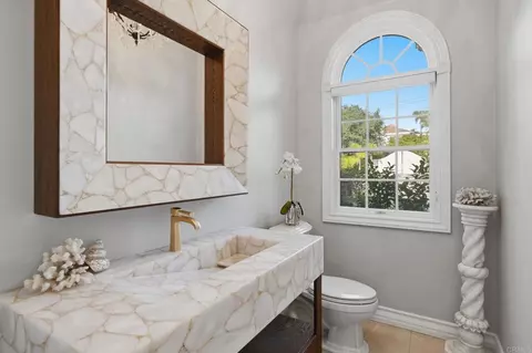 Bath - 4248 Citrus Dr, Fallbrook, CA 92028 photo 7 of 9