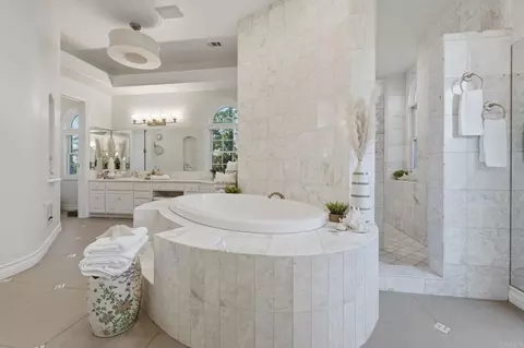 Bath - 4248 Citrus Dr, Fallbrook, CA 92028 photo 3 of 9