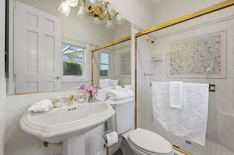 Bath - 4248 Citrus Dr, Fallbrook, CA 92028 photo 6 of 9