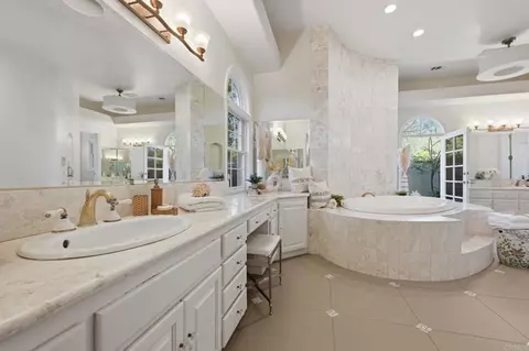 Bath - 4248 Citrus Dr, Fallbrook, CA 92028 photo 4 of 9