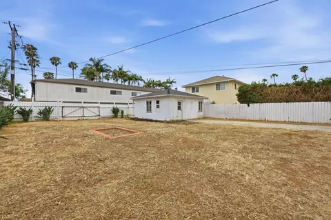 Exterior - 1819 S Tremont St, Oceanside, CA 92054 photo 5 of 6