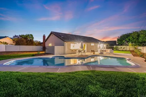 2002 Ladera Ct, Carlsbad, CA 92009