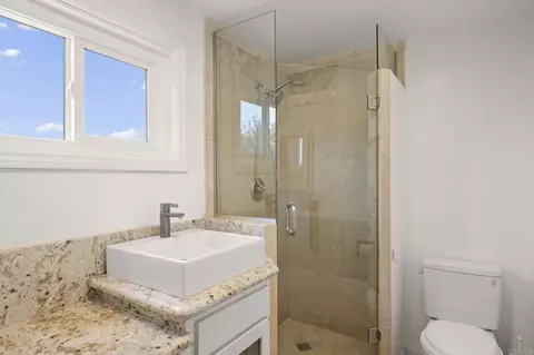 Bath - 386 13th St, Del Mar, CA 92014 photo 1 of 2