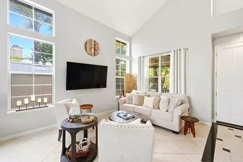 Living - 5138 Palmera Dr, Oceanside, CA 92056 photo 3 of 5