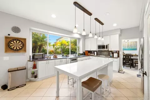 Kitchen - 5138 Palmera Dr, Oceanside, CA 92056 photo 3 of 7