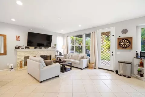 Living - 5138 Palmera Dr, Oceanside, CA 92056 photo 4 of 5
