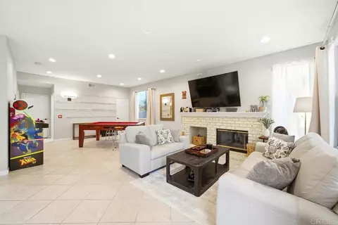 Living - 5138 Palmera Dr, Oceanside, CA 92056 photo 2 of 5