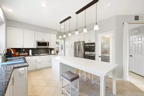 Kitchen - 5138 Palmera Dr, Oceanside, CA 92056 photo 4 of 7