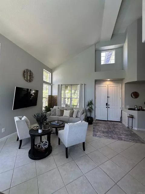 Entry Way - 5138 Palmera Dr, Oceanside, CA 92056 photo 1 of 1