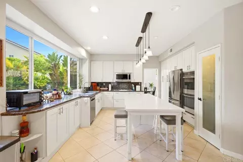Kitchen - 5138 Palmera Dr, Oceanside, CA 92056 photo 2 of 7