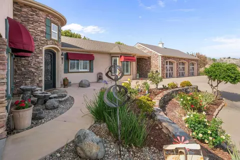 Exterior - 30419 Canyon Ests, Vista, CA 92084 photo 3 of 25