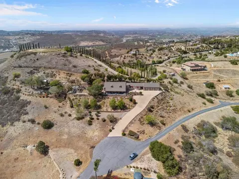 View/Area - 30419 Canyon Ests, Vista, CA 92084 photo 2 of 2