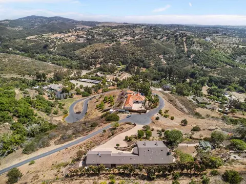View/Area - 30419 Canyon Ests, Vista, CA 92084 photo 1 of 2