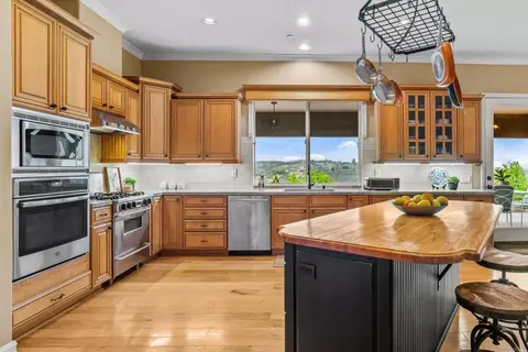 Kitchen - 30419 Canyon Ests, Vista, CA 92084 photo 2 of 4