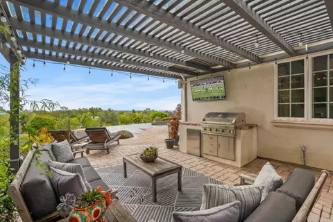 Exterior - 3401 Adams Run, Encinitas, CA 92024 photo 3 of 9