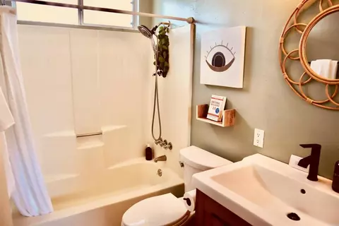 Bath - 1034 3rd St, Encinitas, CA 92024 photo 2 of 2