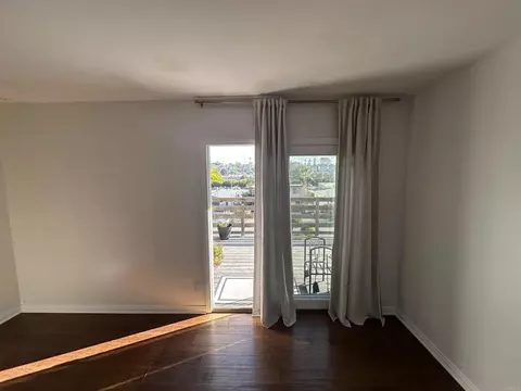 Living - 1034 3rd St, Encinitas, CA 92024 photo 3 of 4