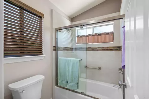 Bath - 4819 Pastel Ct, Oceanside, CA 92057 photo 3 of 4