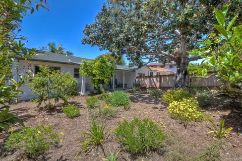 Exterior - 932 Stratford Dr, Encinitas, CA 92024 photo 2 of 14