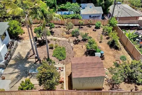 Exterior - 932 Stratford Dr, Encinitas, CA 92024 photo 7 of 14