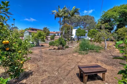 Exterior - 932 Stratford Dr, Encinitas, CA 92024 photo 10 of 14