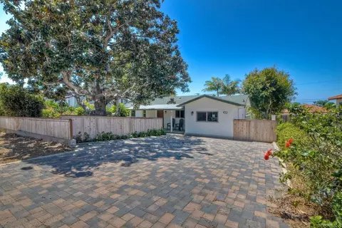 932 Stratford Dr, Encinitas, CA 92024