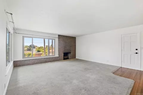 Living - 932 Stratford Dr, Encinitas, CA 92024 photo 2 of 4