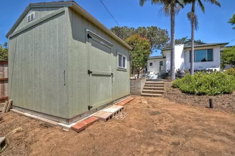 Exterior - 932 Stratford Dr, Encinitas, CA 92024 photo 13 of 14