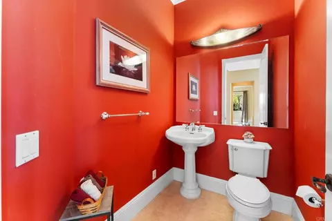 Bath - 1829 Elevado Rd, Vista, CA 92084 photo 10 of 10