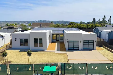 Exterior - 417 Bell Ranch Rd, Solana Beach, CA 92075 photo 2 of 8