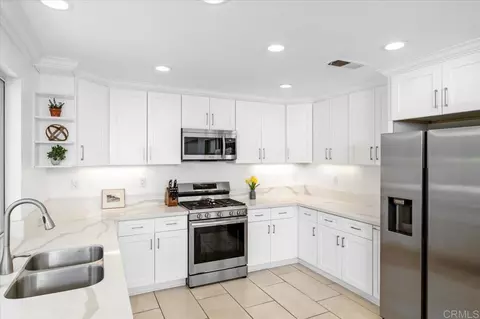 Kitchen - 338 Spring Canyon Way, Oceanside, CA 92057 photo 1 of 2