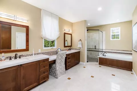 Bath - 7216 Sanderling Ct, Carlsbad, CA 92011 photo 2 of 7