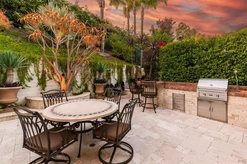 Exterior - 7216 Sanderling Ct, Carlsbad, CA 92011 photo 6 of 10